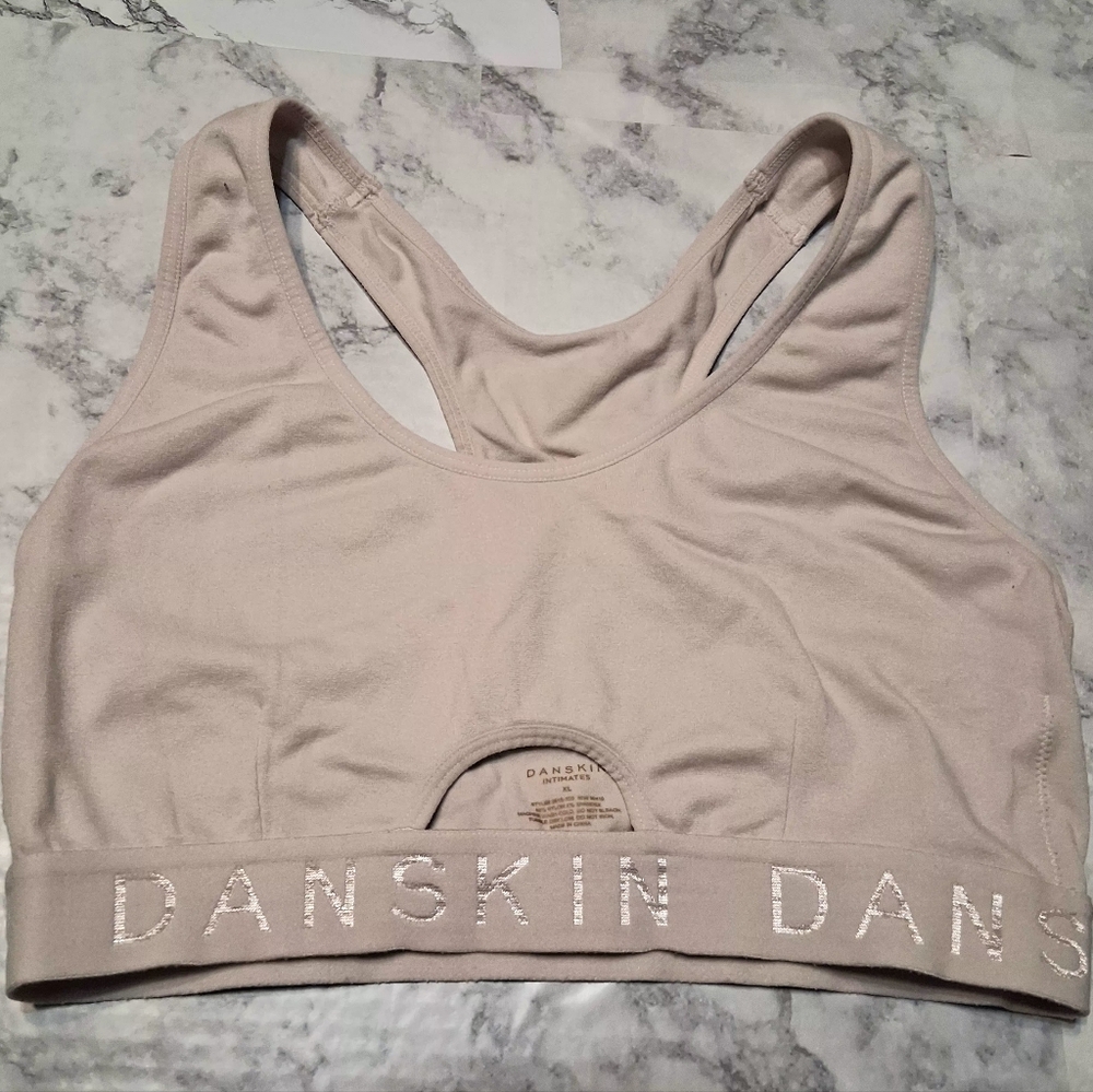 ☮️Danskin Creme Sports Bra